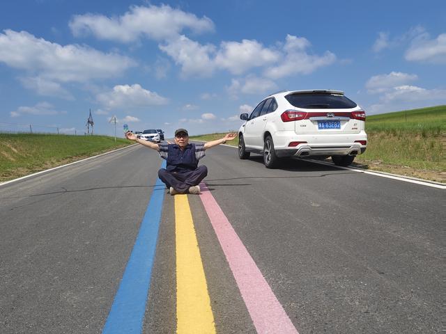 去北极村第四站——东乌。走99号公路我们去爬瞭望山。