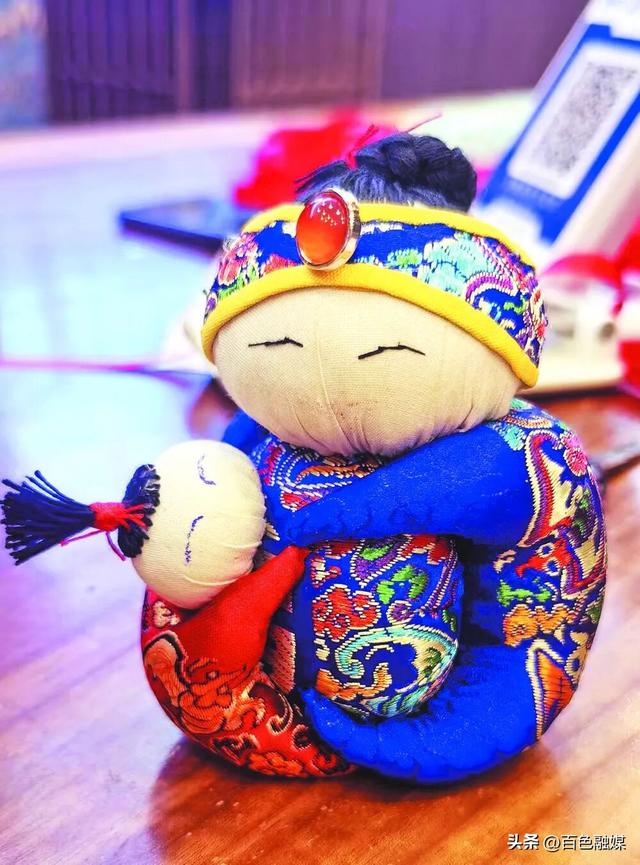 文创产品让游客把“百色记忆”带回家