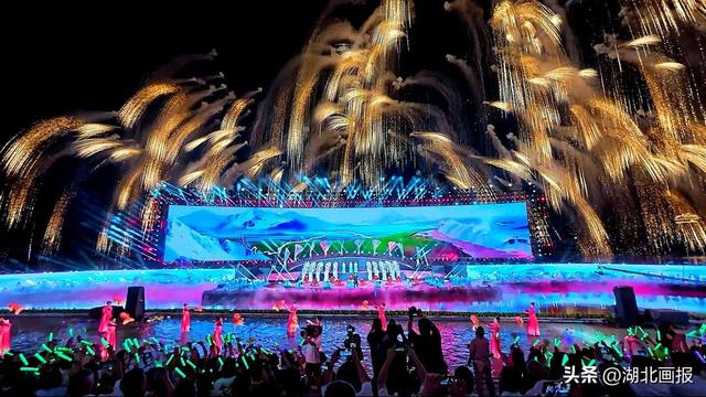 回看第十六届中国长江三峡国际旅游节开幕式上的精彩瞬间