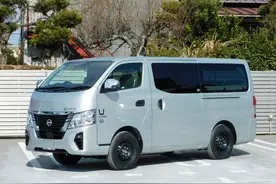 尼桑大面包露营车，四驱2.5T柴油动力，上下双床轻松住4人图片