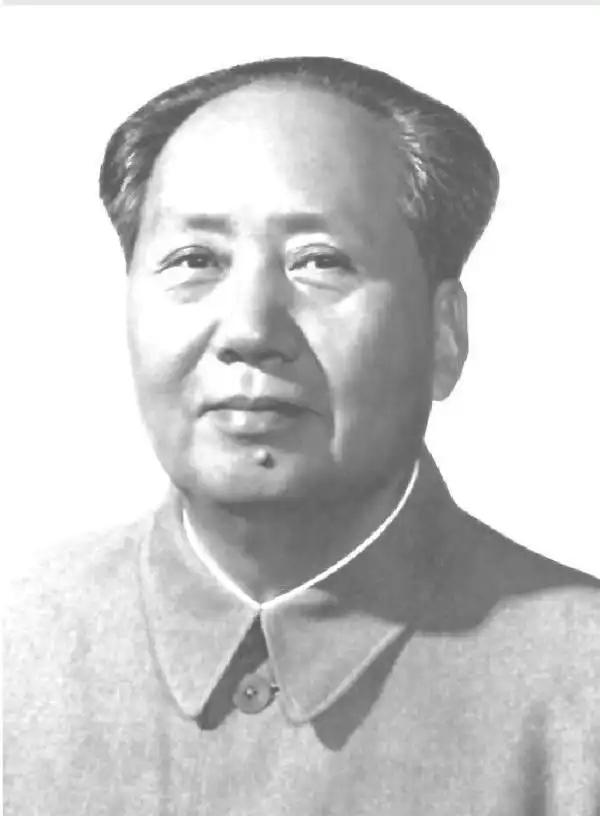 天安门城楼上，为何不悬挂毛主席的照片，反而要挂毛主席的画像?