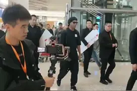 小罗又没钱了！来中国疯狂捞金，花2万可同桌吃饭，赴夜店狂嗨图片