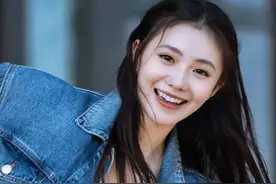 刘浩存再获张艺谋力捧，成龙曾为其提裙、姑姑疑云背后真相太疯~图片