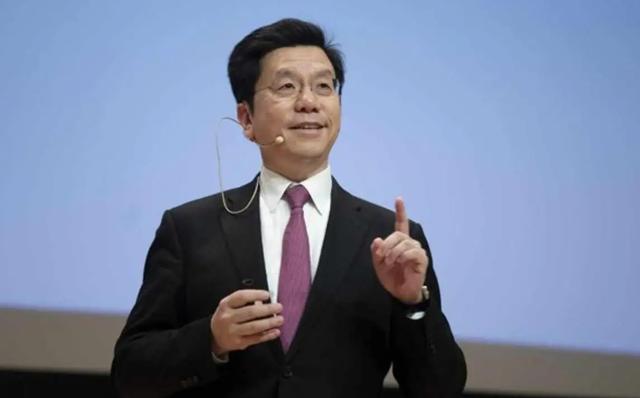 在美27年却未改变国籍，今携千亿资产撤出，把95%投入中国市场