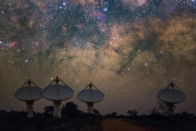 英国皇家天文学会：天文学家发现连接太空星系的巨大宇宙“桥梁”