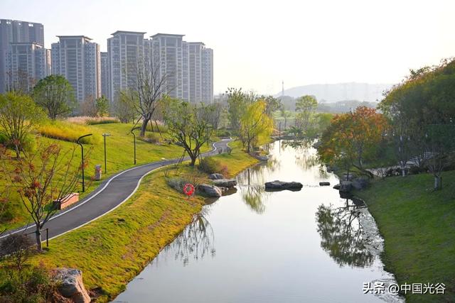 花山河上岸公园一期开街