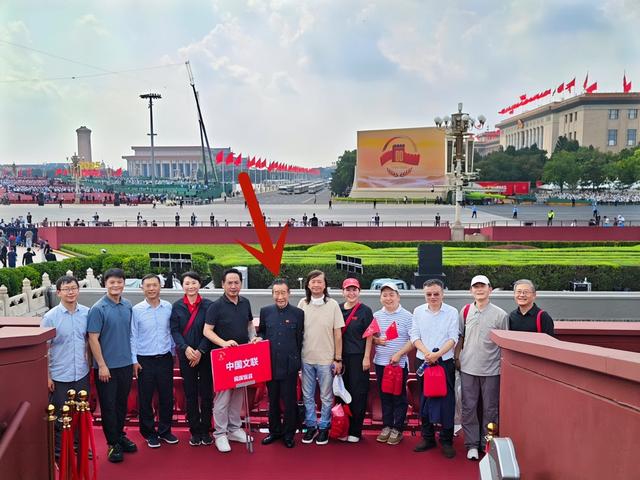 受邀观礼九三阅兵的8位明星，个个口碑好，这才是我们该追的明星