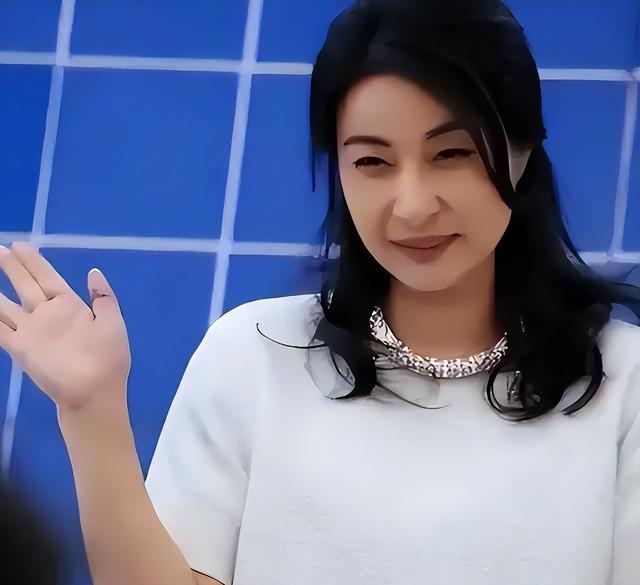 牛鬼蛇神现原形！郭晶晶代言被立案不到24小时	，恶心的一幕出现了