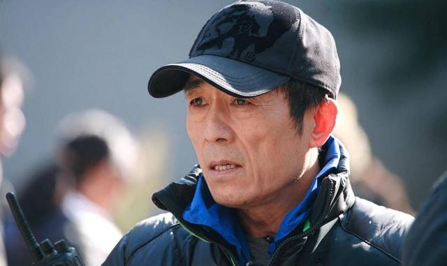 恩爱25年，75岁的张艺谋已老态尽显，比他小31岁的陈婷仍如花似玉