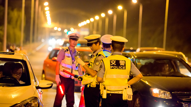 法院庭长醉驾被抓，本人称将提前退休，官方通报	，已移送检察机关