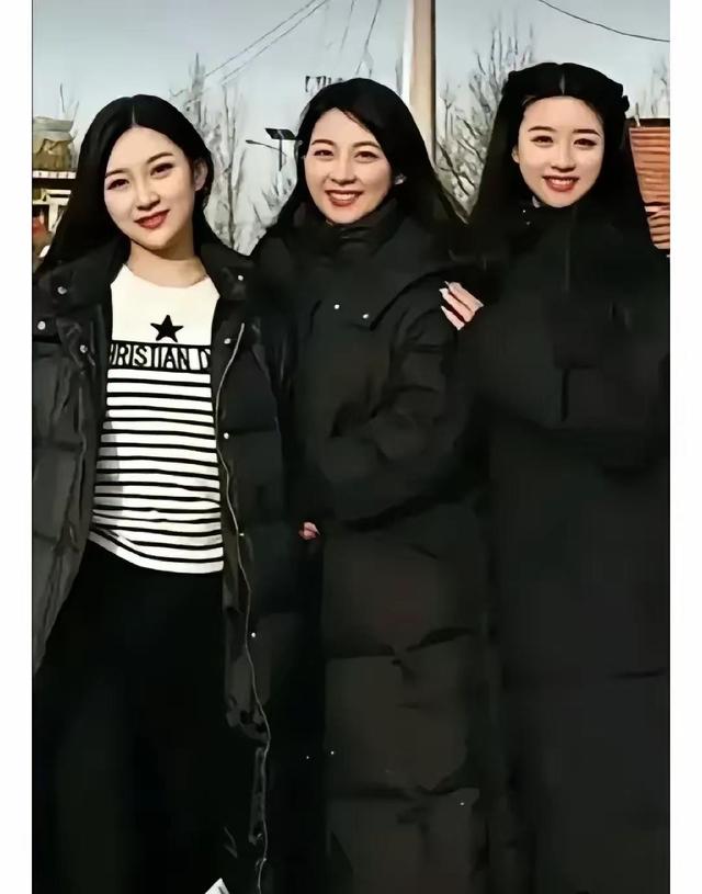 村姑天生丽质没人敢娶，媒人跑断腿，小伙子们一听条件就溜了