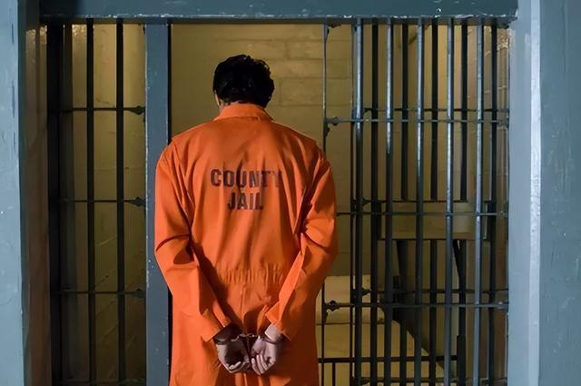 外籍重犯月内接连上演“胜利大逃亡”，公众安全沦为政治牺牲品？