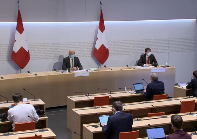 历史开了个玩笑！先倒下的不是乌克兰，而是百年中立的瑞士？