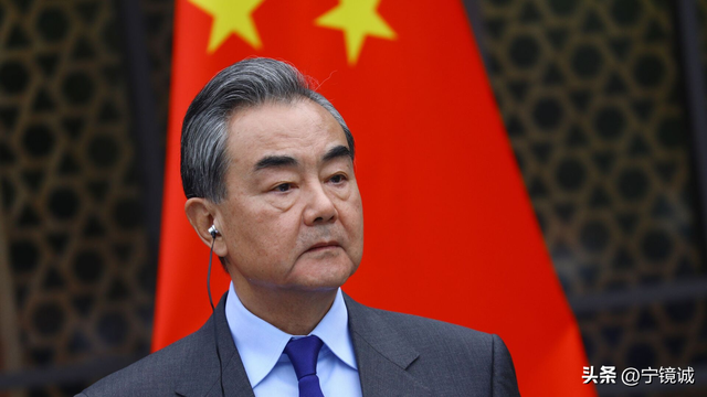 王毅外长41天见13国代表	，有一国特殊：高市早苗首次面露尴尬