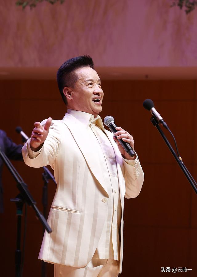 官媒点名，暴露68岁阎维文的真实处境，原来李双江一个字都没说错