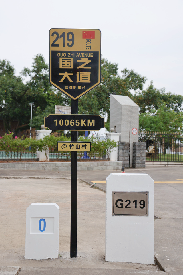 广西这座沿边、沿海、沿江的城市，一步横跨两国，10元直达越南！