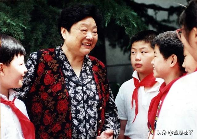 突发讣告！官方社交账号头像已变黑白