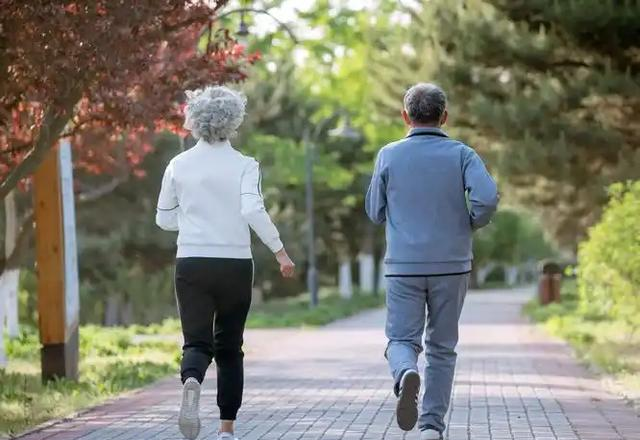 长期坚持晨跑的人，身体最终会收获什么？骨科医生说出实情！