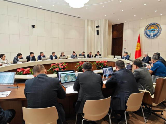 波兰这是给三国送上大礼！中吉乌铁路要加快，中欧班列真要分叉