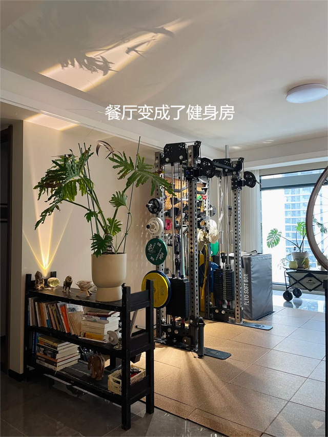为什么越来越多人把“餐桌放客厅”？过来人：试过就知道多爽了！
