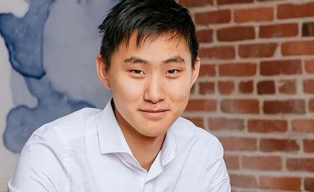 华裔天才少年成百亿富翁，曾献计特朗普，阻止中国AI技术抢跑