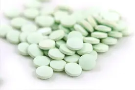 一代、三代肺癌靶向药物，怎么选获益更好？老实讲，要看经济情况图片