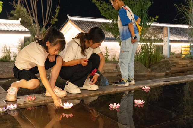 民宿入住率100%！ 国庆假期大石板古村实力“圈粉”