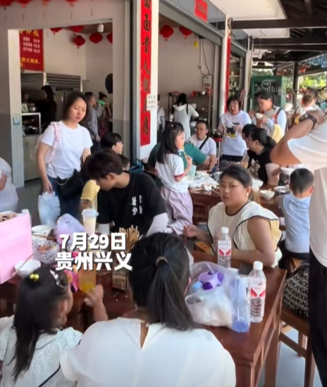贵州彻底失守！全国游客“攻占”城邦，人潮汹涌，多个地区已沦陷