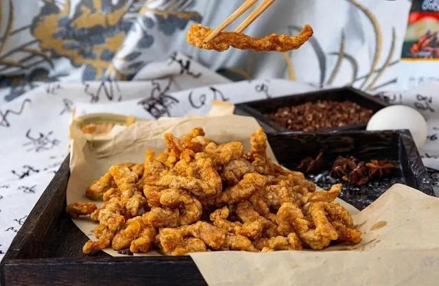 年味十足的山东宝藏小城，不仅是鲁菜重要发源地，还是“中国琉璃之乡”！