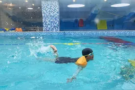 孩子学游泳却引发中耳炎，夏季去游泳馆，这些知识点要牢记！图片