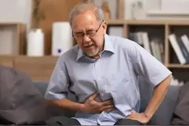 肠胃积气，这个地方会 “鼓胀”！教你1招，排出积气，肠胃更舒服图片