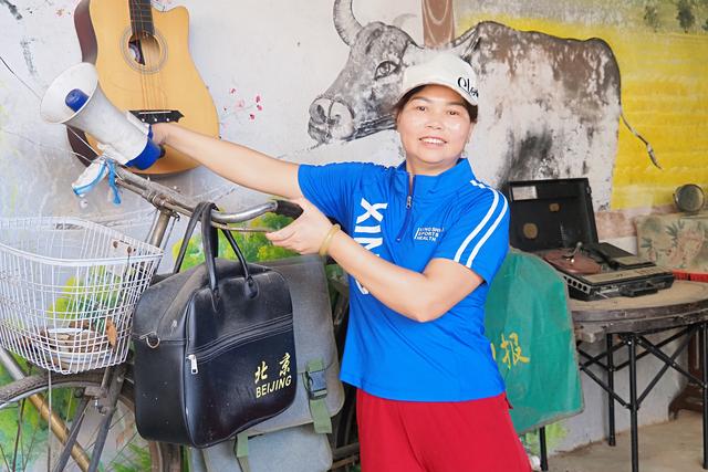 福建龙岩徒友为广东梅州助力，200多人同登旗山，进防空洞探秘