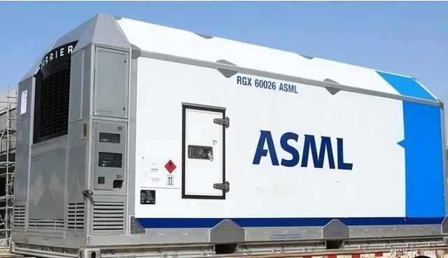 “咬死”ASML，禁止维修光刻机只是开始，轮到中国工程师头疼了！