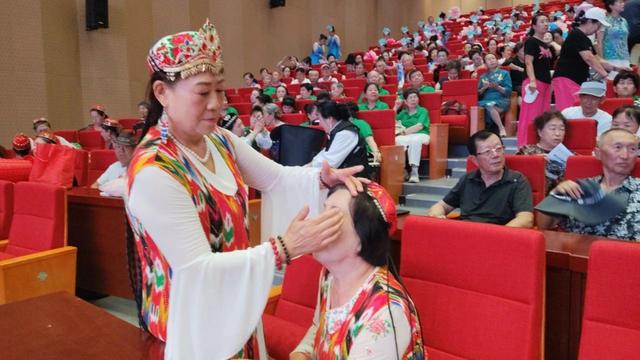 走进校园收获多·旅游文化展风采