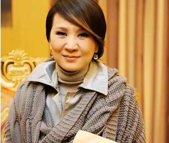 原来早已不是中国籍，被老外“玩腻”后回国，郑绪岚现状令人唏嘘