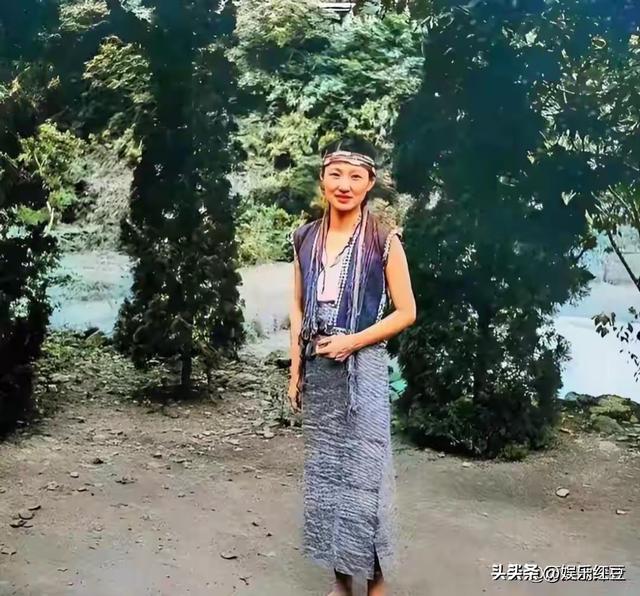 张学良和赵一荻被幽禁的真实彩色照，35岁赵一荻皮肤白皙风韵犹存