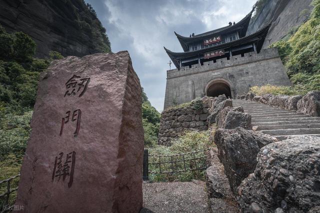 周末就能来回！成都坐高铁最快21分钟直达！这些地方景美又好玩