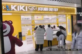 开了空调，室内温度39° C？她说顾客都被热走了图片