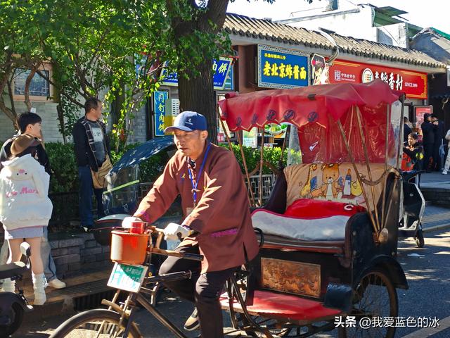 参观北京恭王府，过去一直觉得这是小景点，没想到游客居然这么多