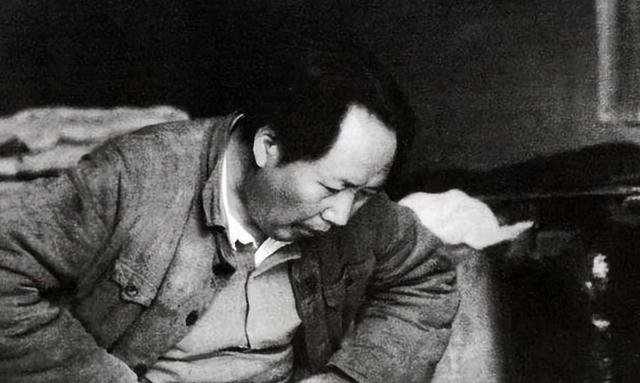 79年贺子珍去纪念堂，看到水晶棺下意识伸手，工作人员：禁止触碰