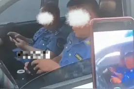 太荒唐！保定城管执法车逆向停车，城管车内公然玩游戏，市民怒了图片