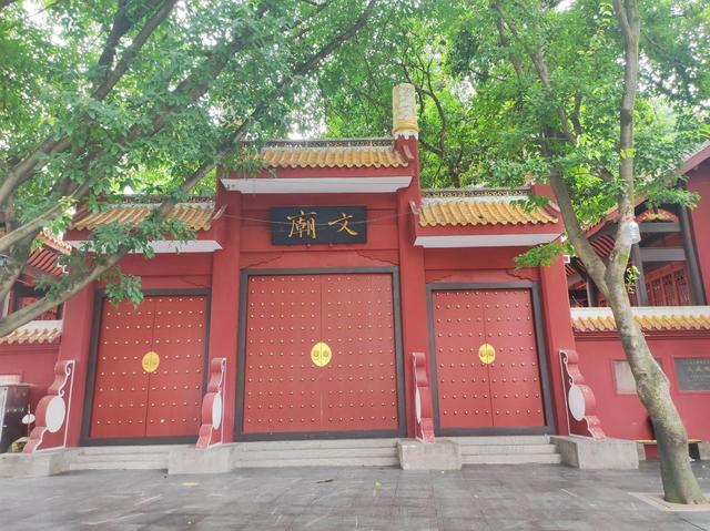 璧山令人迷惑的著名庙宇，金碧辉煌古朴古香，为何谢客无人知晓