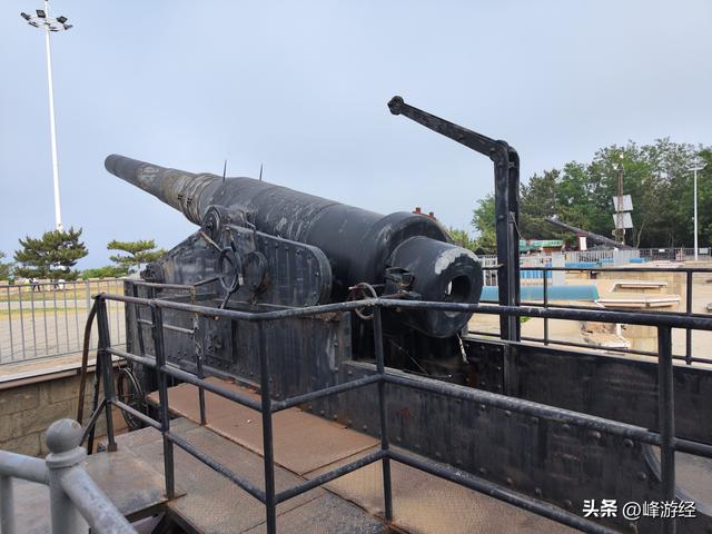 搭乘17路双层巴士来到美丽的栈桥，东炮台上看清末烟台的海防要塞