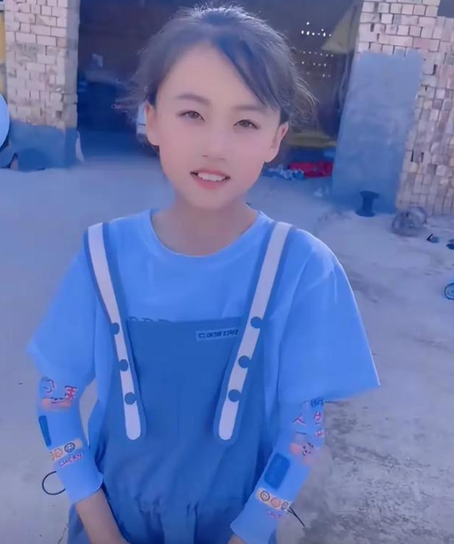 后悔吗？一笑成名拒绝百万签约的铁嘉欣，4年过去如今过得怎么样