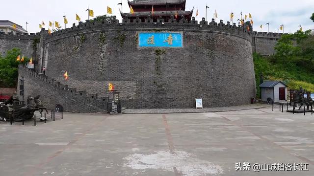 四川交通尴尬的县,坐拥双高铁站却难坐车,风景美到让人忘了吐槽