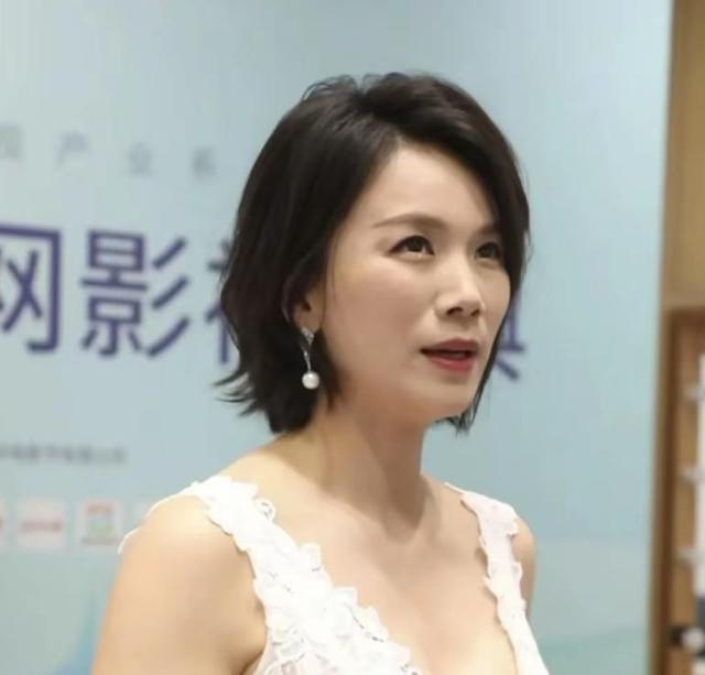 陈思诚爱惨了她	，王凯迷恋着她，41岁成单亲妈妈的她活成了大赢家