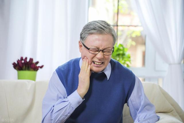 调查发现：早上经常吃鸡蛋的老人	，过不了多久，身体或有4个改变