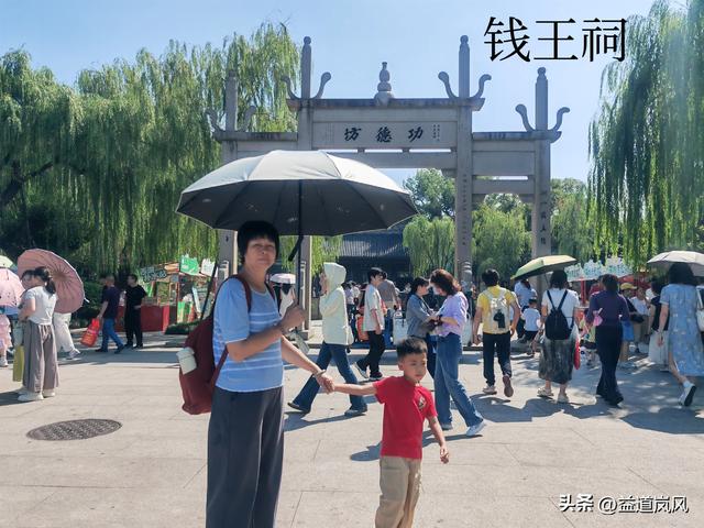 杭州西湖的中秋月印三潭