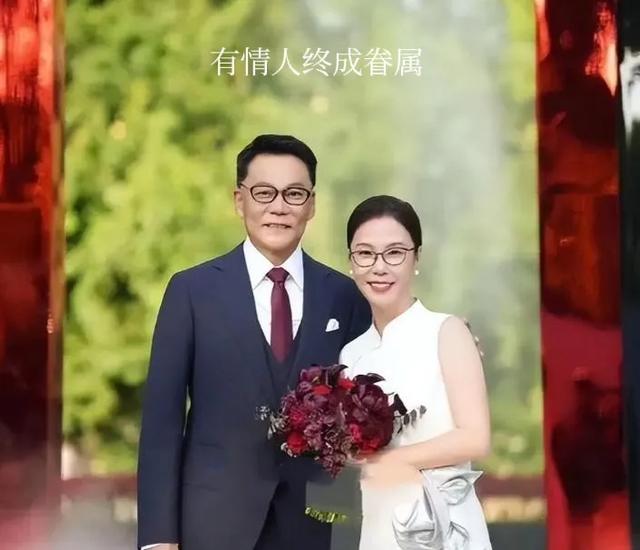六旬企业家迎娶北大前女友，20年纠葛终画圆，零礼金婚礼成焦点