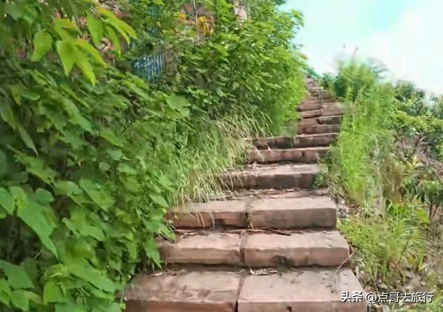 成都龙泉山被冷落的徒步线路，视野超级惊艳，地铁公交车可达！